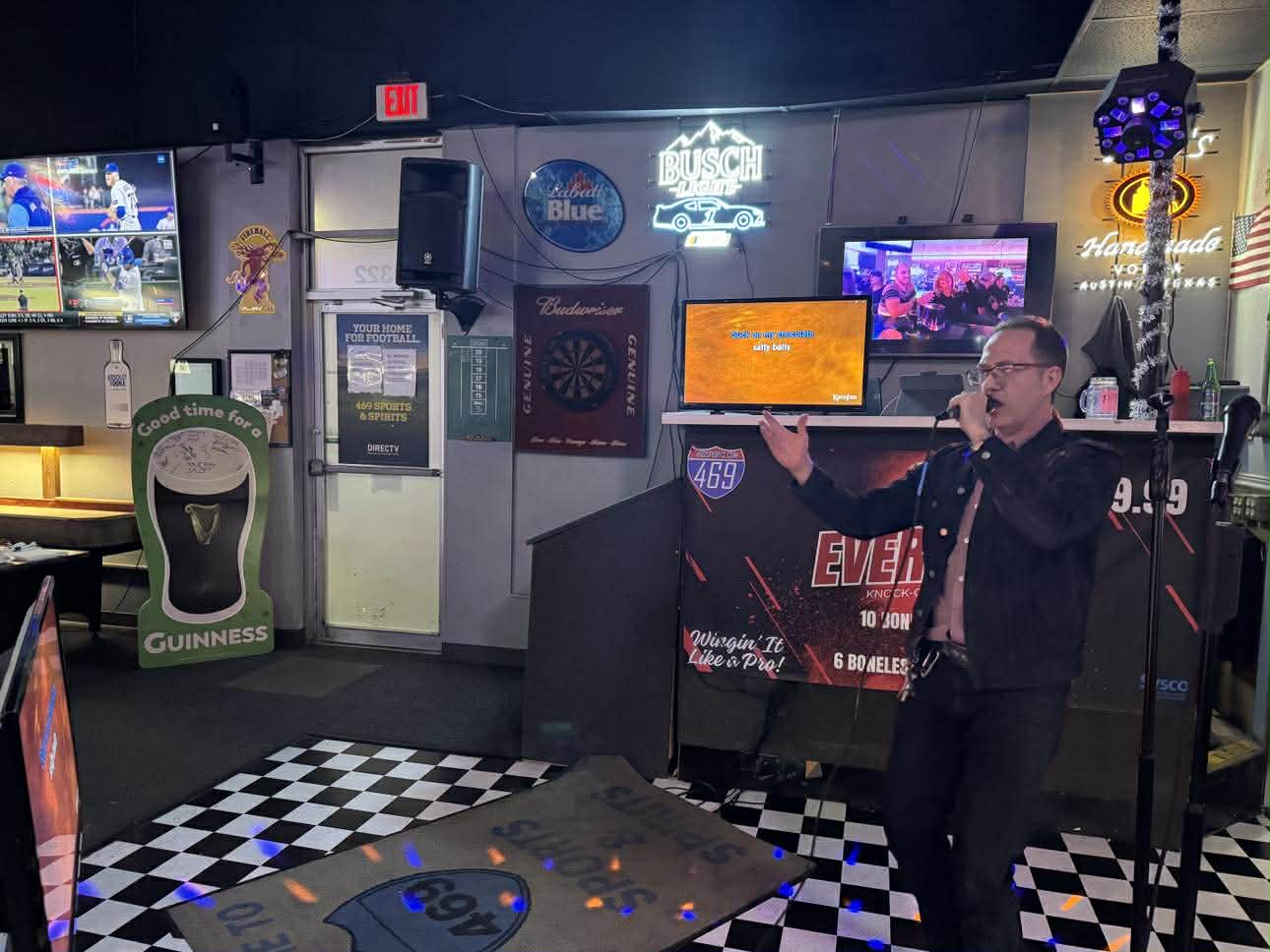 Bar karaoke with full lighting setup